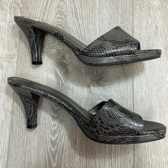 East 5th Slip On Sandal Heeled Reptile Snakeskin Print 8M - Picture 8 of 13